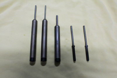 昆山开发区佳鸿机械五金厂 专业提供铆合机等设备及紧固件解决方案